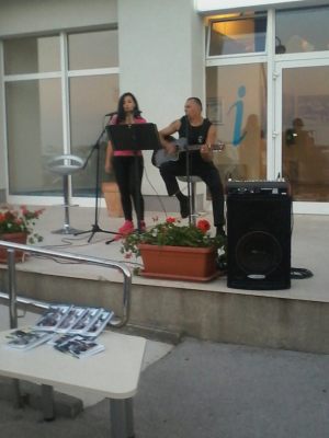 image-444f6b51dd8c5dda76fc865d7c57916be1226cbba5c5da8c4dac384ef43be6c8-V