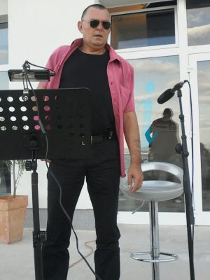 image-b103d5aec7e2e86d3967e7f9a8de0747f4a34e45bb3c0744e20e8bcd18f45371-V